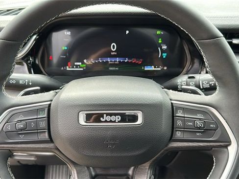 Used 2023 Jeep Grand Cherokee 4WD 4xe image 14