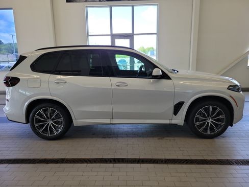 Used 2026 BMW X5 xDrive50e w/ M Sport Package AWD/4WD image 4