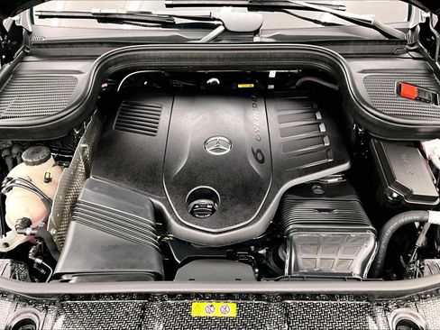 Used 2026 Mercedes-Benz GLS 450 4MATIC image 9