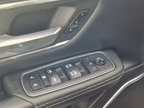 Used 2019 RAM 1500 Laramie AWD/4WD image 11