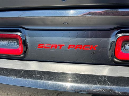 Used 2016 Dodge Challenger R/T Scat Pack w/ Leather Interior Group RWD image 23
