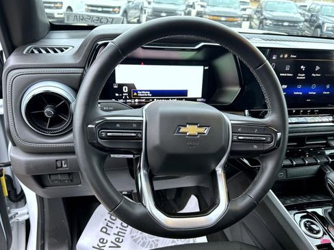 Used 2024 Chevrolet Colorado LT w/ LT Convenience Package image 11