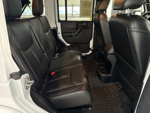 Used 2014 Jeep Wrangler Unlimited Sahara AWD/4WD image 12