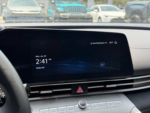 Used 2024 Hyundai Elantra Limited FWD image 19