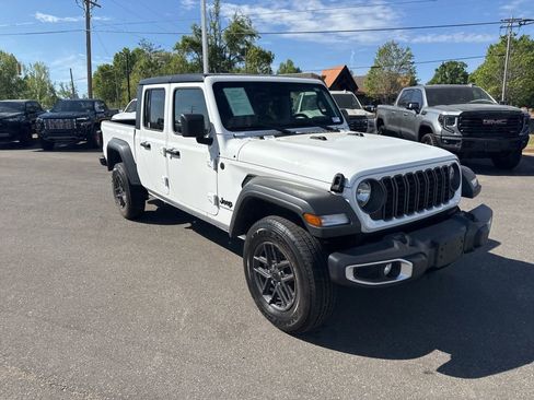Used 2025 Jeep Gladiator Sport AWD/4WD image 7