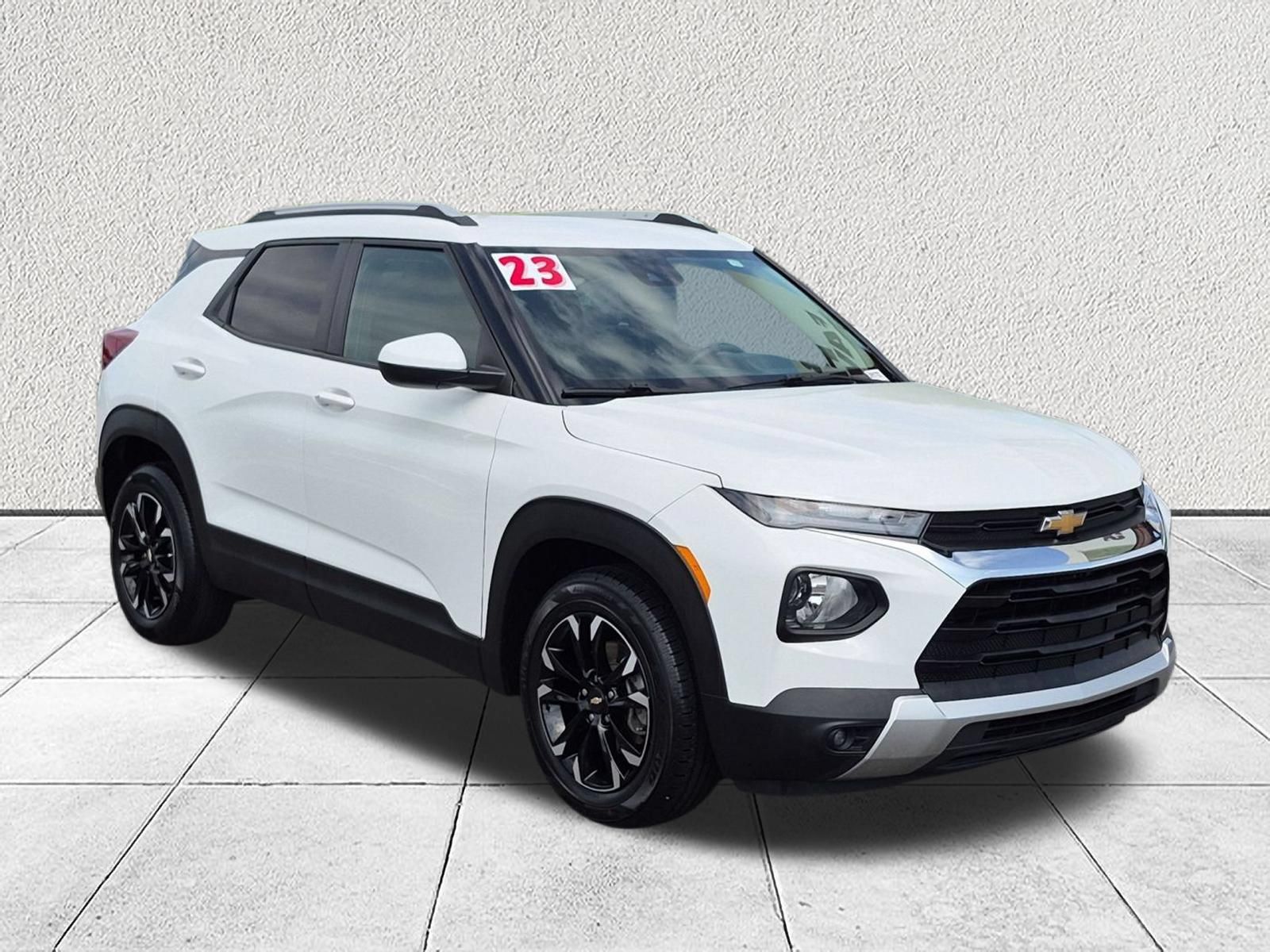 Used 2023 Chevrolet TrailBlazer LT FWD image 1
