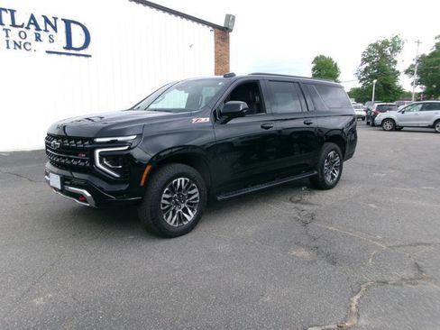 Used 2025 Chevrolet Suburban Z71 AWD/4WD image 2