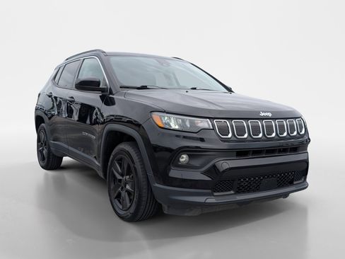 Used 2022 Jeep Compass Latitude AWD/4WD image 2
