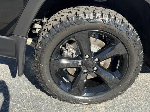 Used 2022 Jeep Grand Cherokee L Laredo image 13