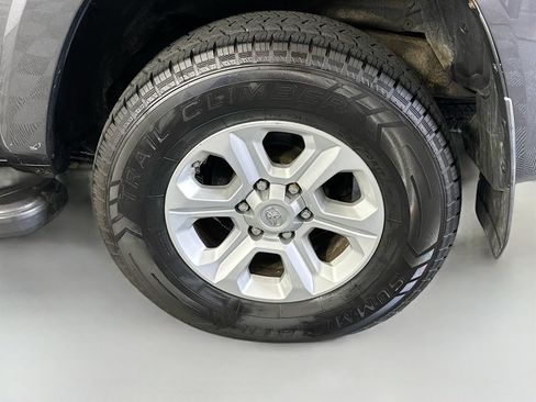 Used 2016 Toyota 4Runner SR5 AWD/4WD image 35