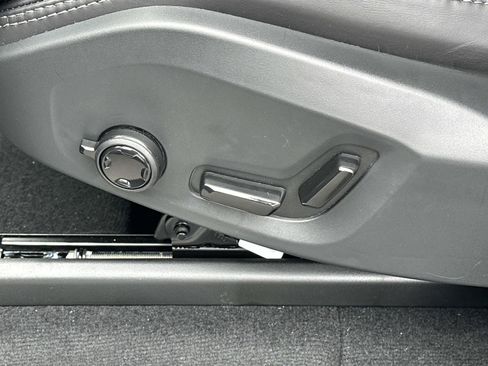 Certified 2024 Volvo XC90 B6 Ultimate w/ Lounge Package image 18