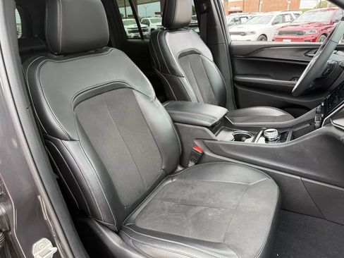 Used 2023 Jeep Grand Cherokee Altitude AWD/4WD image 26