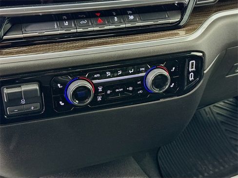 Used 2025 Chevrolet Silverado 2500 LT w/ Convenience Package image 17