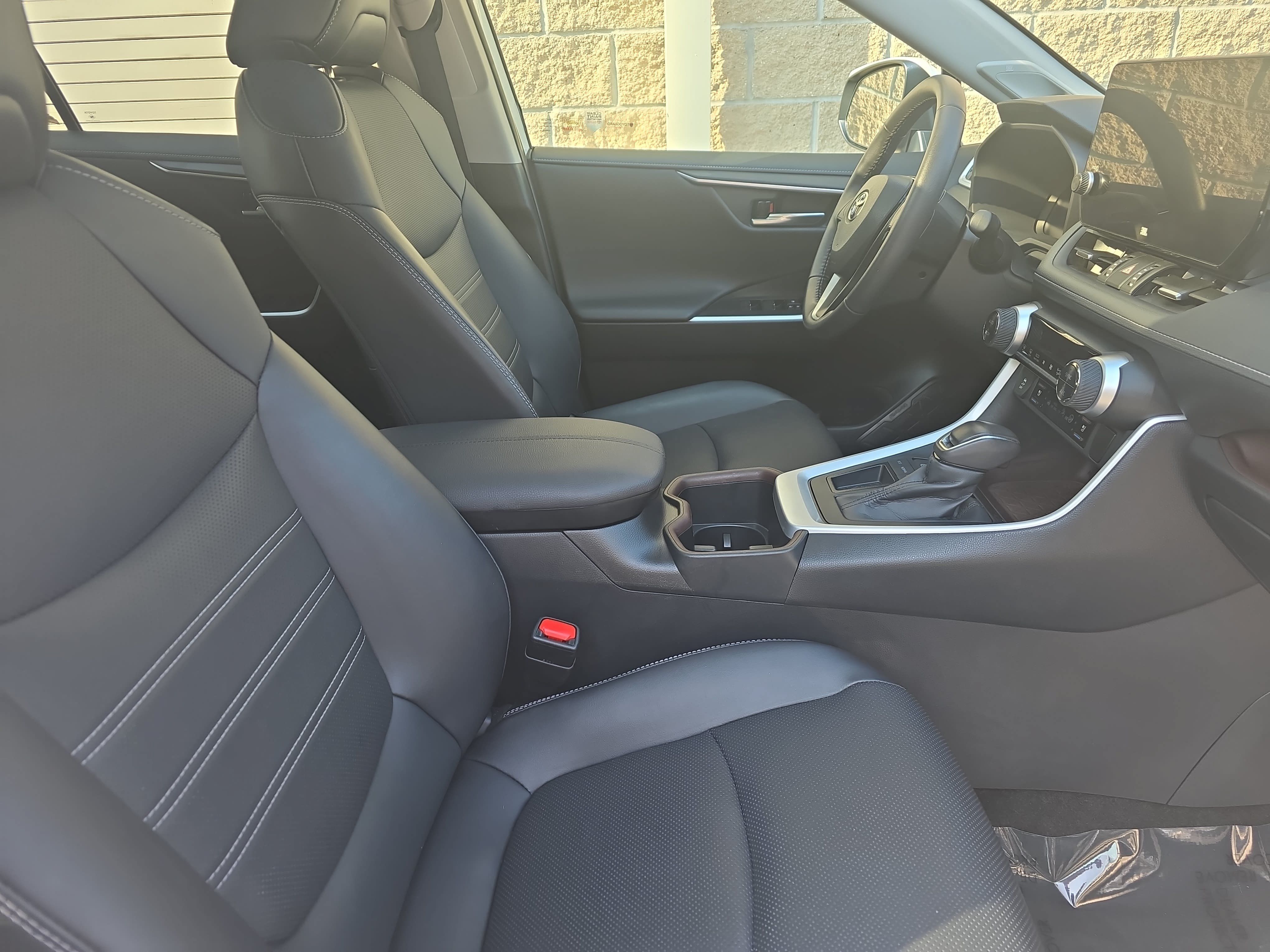 Used 2023 Toyota RAV4 Limited FWD image 10