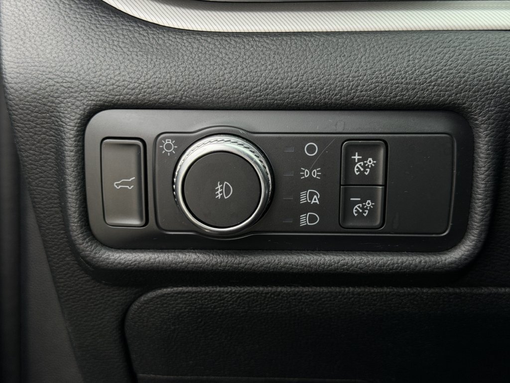 Used 2020 Ford Explorer XLT w/ Equipment Group 202A RWD image 21