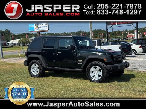 Used 2012 Jeep Wrangler Unlimited Sahara w/ Connectivity Group AWD/4WD image 1