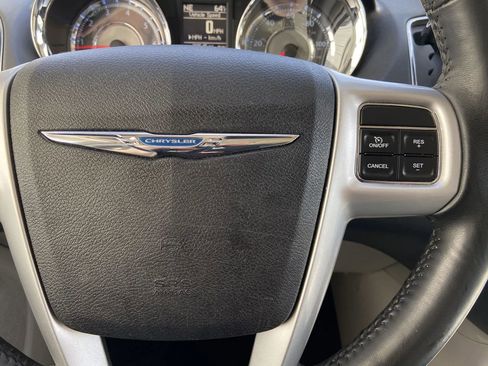 Used 2016 Chrysler Town & Country Touring w/ Driver Convenience Group FWD image 14