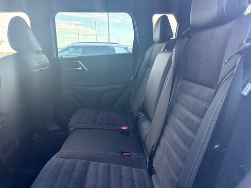 Used 2023 Mitsubishi Outlander SE AWD/4WD image 4
