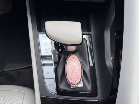 Used 2024 Hyundai Elantra Limited FWD image 17