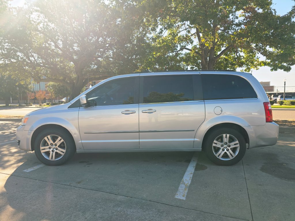 Used 2010 Dodge Grand Caravan SXT FWD image 22