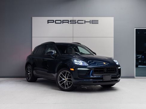 Certified 2023 Porsche Macan AWD/4WD image 9