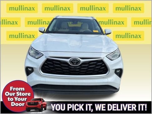 Used 2022 Toyota Highlander XLE image 2