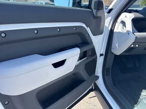 Used 2025 Land Rover Defender 110 S image 12