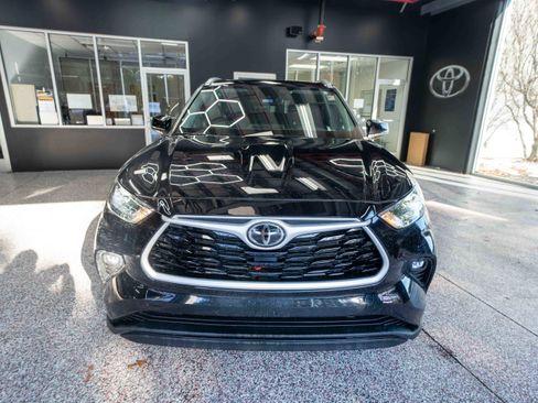 Used 2023 Toyota Highlander XLE image 6