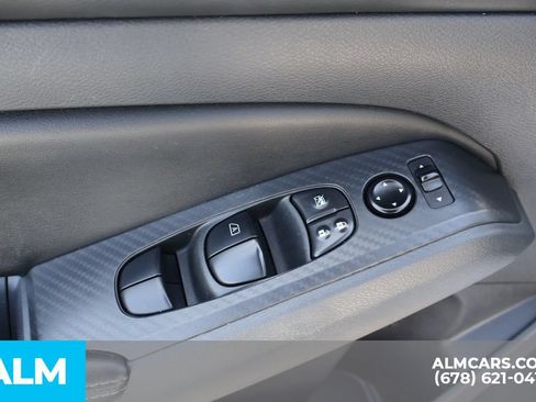 Used 2024 Nissan Altima 2.5 SV FWD image 15