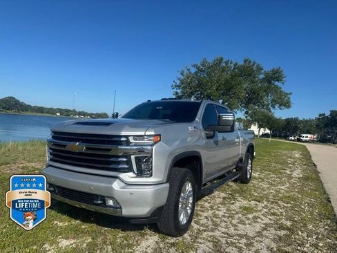 Used 2022 Chevrolet Silverado 3500 High Country w/ Technology Package AWD/4WD image 3