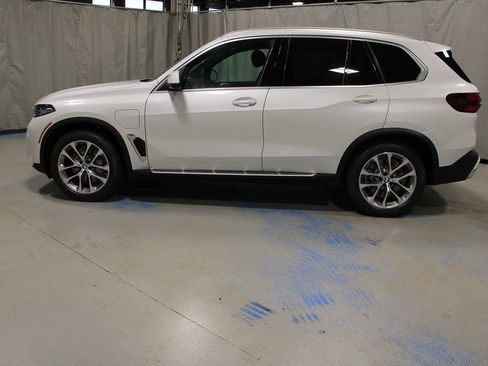 New 2026 BMW X5 xDrive50e w/ Premium Package image 5