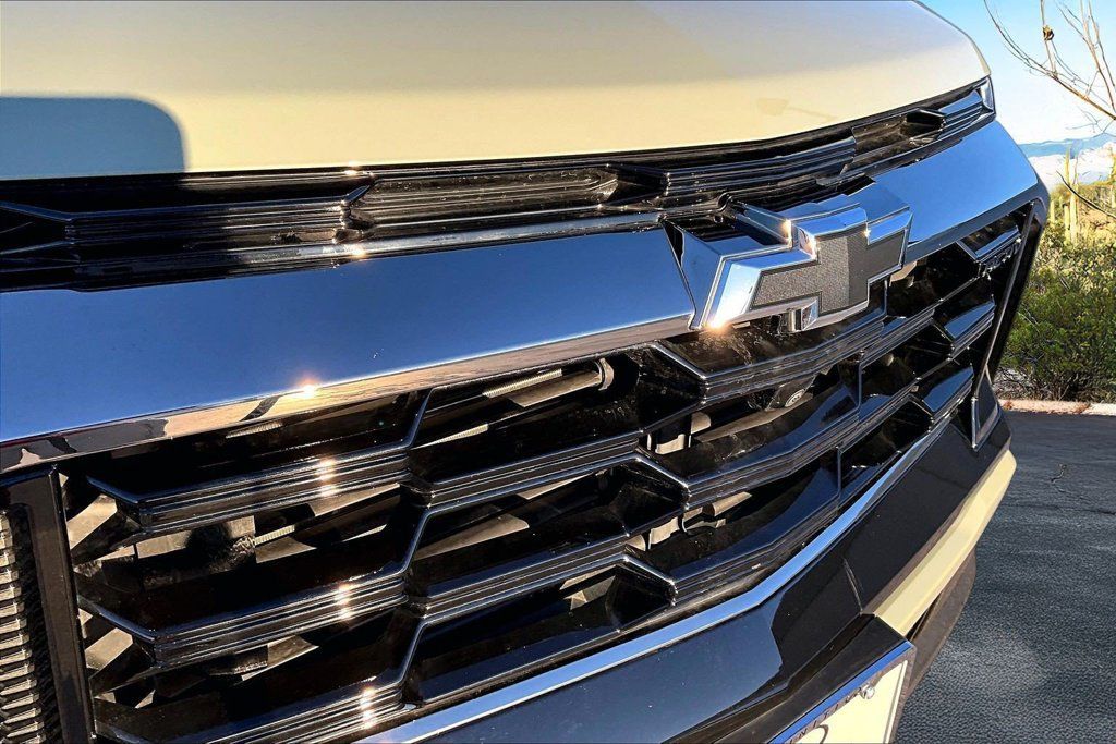 Used 2025 Chevrolet Equinox ACTIV w/ Safety and Technology Package AWD/4WD image 27