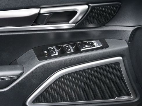 Used 2025 Kia Telluride S FWD image 16