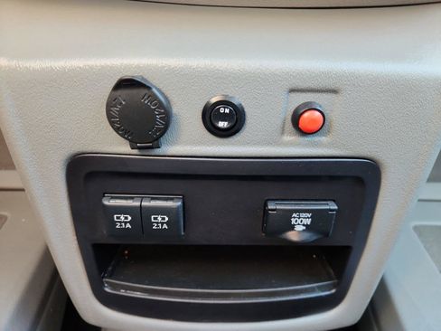 Used 2019 Toyota Sienna XLE w/ XLE Navigation Package FWD image 28