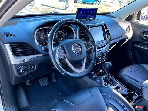 Used 2017 Jeep Cherokee Limited image 18