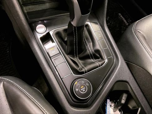 Used 2024 Volkswagen Tiguan SE image 27