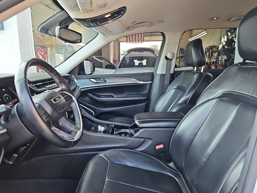 Used 2022 Jeep Grand Cherokee L Limited w/ Black Appearance Package RWD image 23