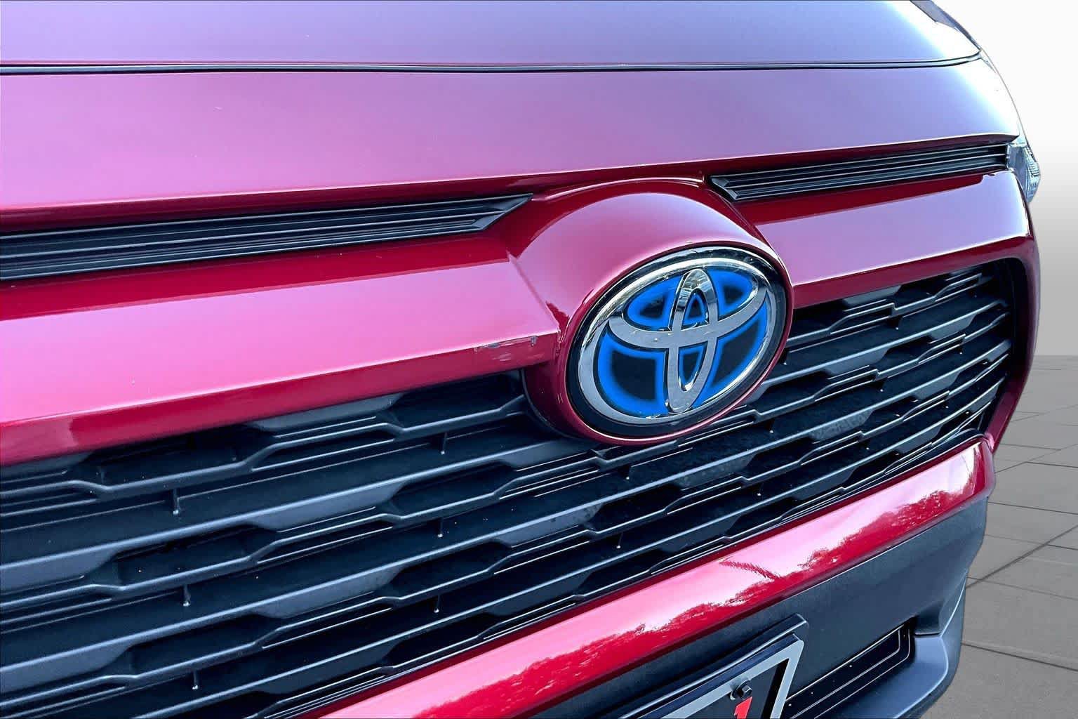 Certified 2024 Toyota RAV4 LE AWD/4WD image 28