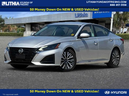 Used 2023 Nissan Altima 2.5 SV FWD image 1