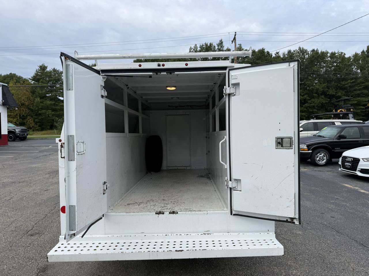 Used 2017 Chevrolet Express 3500 RWD image 13
