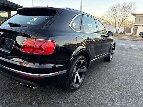 Used 2019 Bentley Bentayga image 18