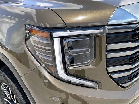 Used 2023 GMC Sierra 1500 AT4 w/ AT4 Premium Package AWD/4WD image 28