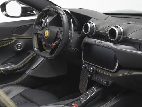 Used 2019 Ferrari Portofino Base image 44