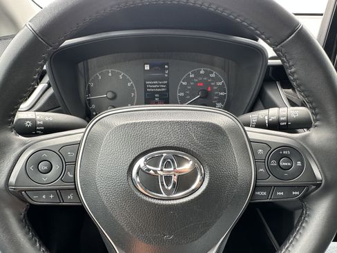 Used 2025 Toyota Corolla Cross LE FWD image 25