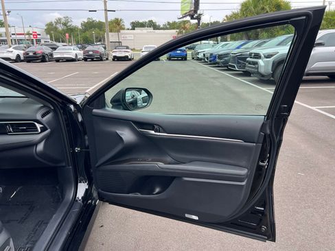 Used 2021 Toyota Camry XLE FWD image 46