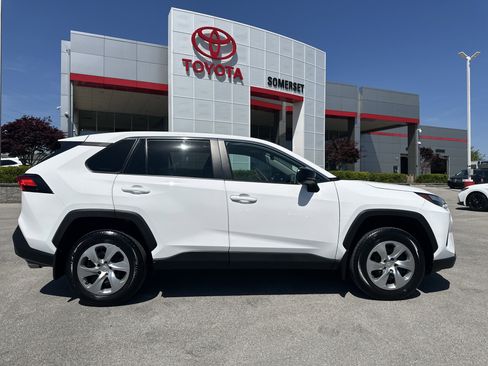 Certified 2023 Toyota RAV4 LE AWD/4WD image 4
