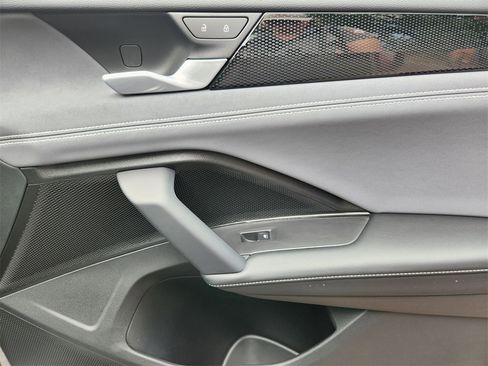 New 2025 Volkswagen Tiguan SE image 26