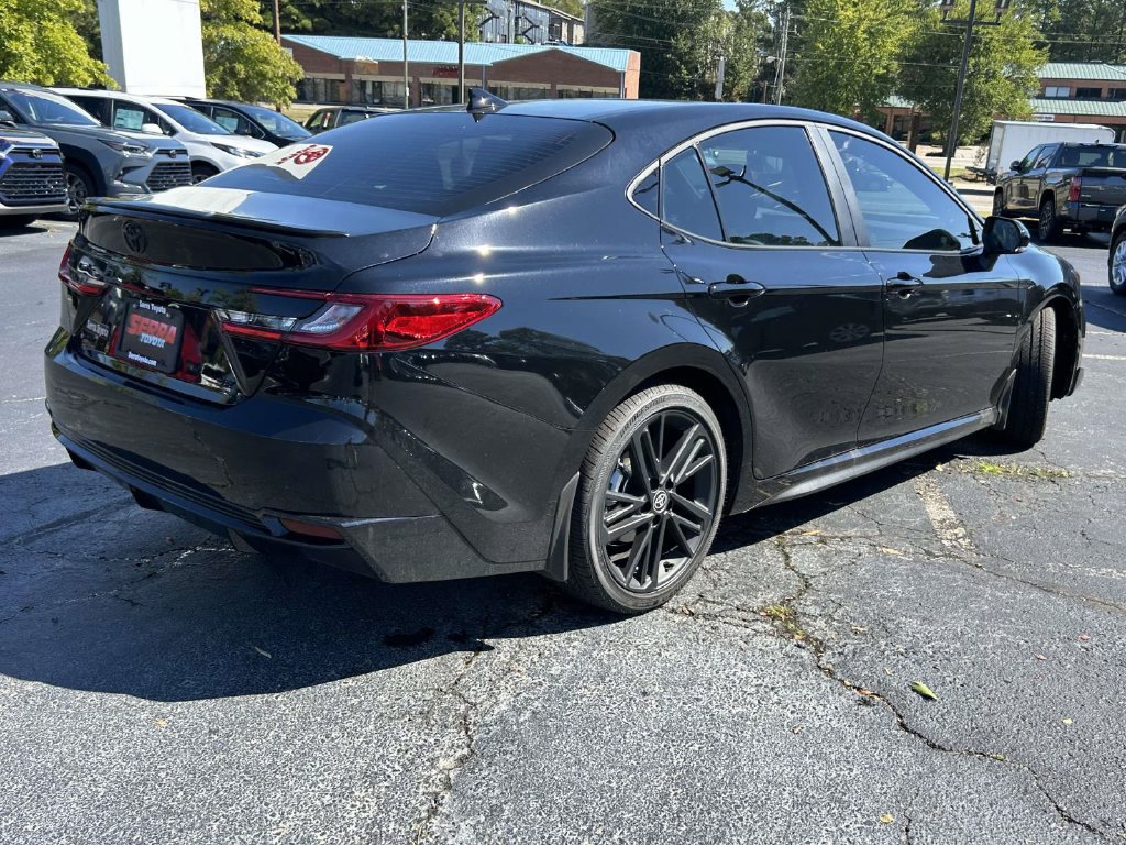 New 2026 Toyota Camry Hybrid FWD image 3