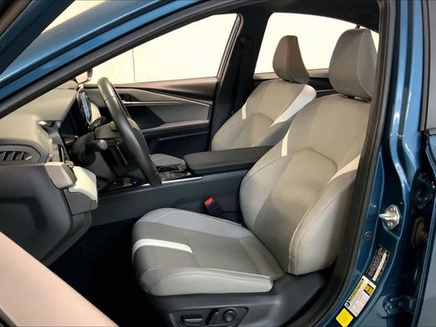 Used 2025 Toyota Camry SE image 8