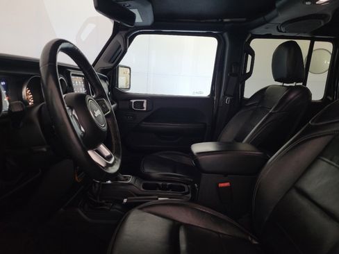 Used 2018 Jeep Wrangler Unlimited Sahara AWD/4WD image 17